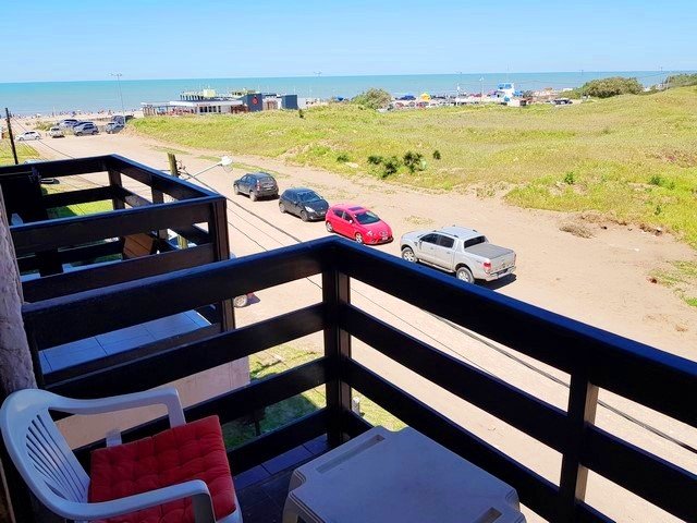 PRACTICO DEPTO CON VISTA LATERAL AL MAR